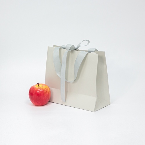 Пакеты бумажные 23х20х10см, цвет - бежевый, материал - мелованная бумага, ламинация - матовая, ручки - лента репсовая, фото 3