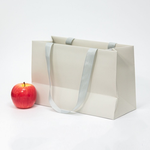 Пакеты бумажные 31х20х13см, цвет - бежевый, материал - картон, ламинация - матовая, ручки - лента репсовая, фото 3