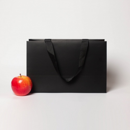 Пакеты бумажные 31х20х13см, цвет - черный, материал - картон, ламинация - матовая, ручки - лента репсовая, фото 1 (вид спереди)