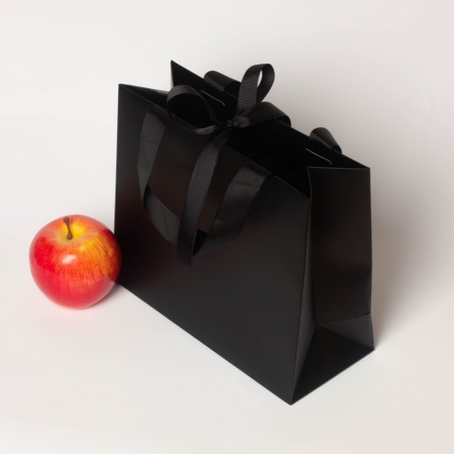Пакеты бумажные 23х20х10см, цвет - черный, материал - мелованная бумага, ламинация - матовая, ручки - лента репсовая, фото 4