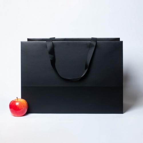 Пакеты бумажные 45х32х24см, цвет - черный, материал - картон, ламинация - матовая, ручки - лента репсовая, фото 1 (вид спереди)