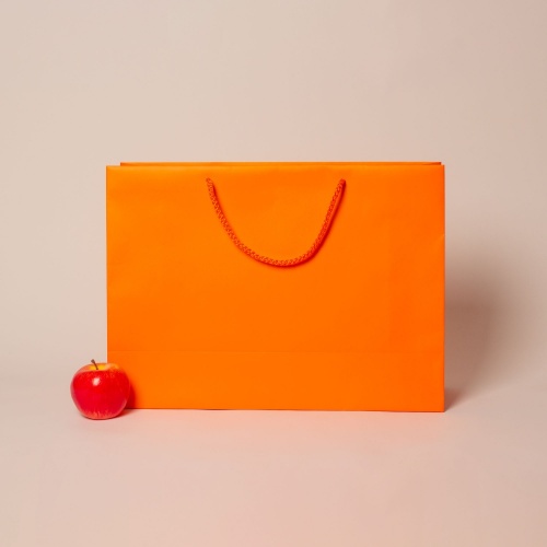 Пакеты бумажные 47х34х16см, цвет - оранжевый, материал - мелованная бумага, ламинация - матовая, ручки - лента репсовая, фото 1 (вид спереди)