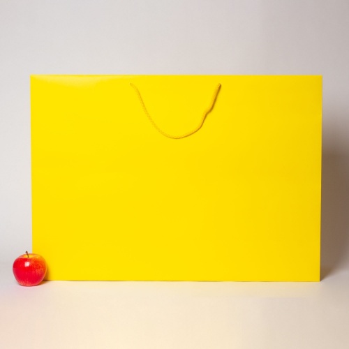 Пакеты бумажные 70х50х20см, цвет - желтый, материал - мелованная бумага, ламинация - матовая, ручки - шнур, фото 1 (вид спереди)