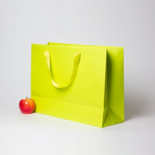 Пакеты бумажные 47х34х16см, цвет - салатовый, материал - мелованная бумага, ламинация - матовая, ручки - лента репсовая, фото 3