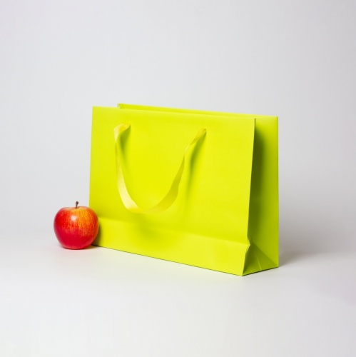 Пакеты бумажные 35х25х10см, цвет - салатовый, материал - мелованная бумага, ламинация - матовая, ручки - лента репсовая, фото 3