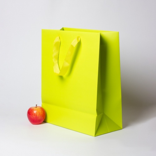 Пакеты бумажные 33х40х16см, цвет - салатовый, материал - мелованная бумага, ламинация - матовая, ручки - лента репсовая, фото 3