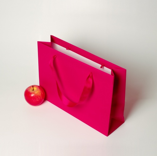 Пакеты бумажные 35х25х10см, цвет - пурпурный, материал - мелованная бумага, ламинация - матовая, ручки - лента репсовая, фото 4