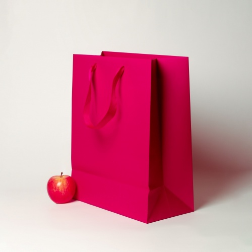 Пакеты бумажные 33х40х16см, цвет - пурпурный, материал - мелованная бумага, ламинация - матовая, ручки - лента репсовая, фото 3