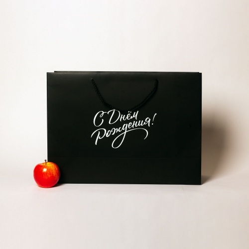 Пакеты бумажные 47х34х16см, цвет - черный, материал - мелованная бумага, ламинация - матовая, ручки - шнур, фото 1 (вид спереди)